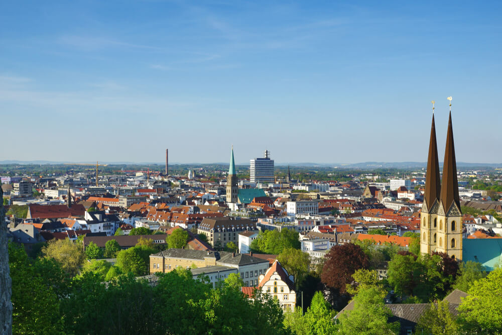 Sie sind auf neues Personal für wichtige Positionen angewiesen und benötigen frischen Wind für Ihre Personalgewinnung? Als erfahrene Personalberatung aus Bielefeld sind wir gerne für Sie da.