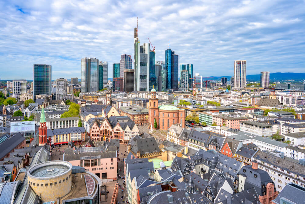BBRecruiting Personalberatung Frankfurt begleitet Sie gern dabei die richtigen Fach- und Führungskräfte für Ihr Unternehmen zu finden. Am besten rufen Sie uns gleich an oder senden eine Email.