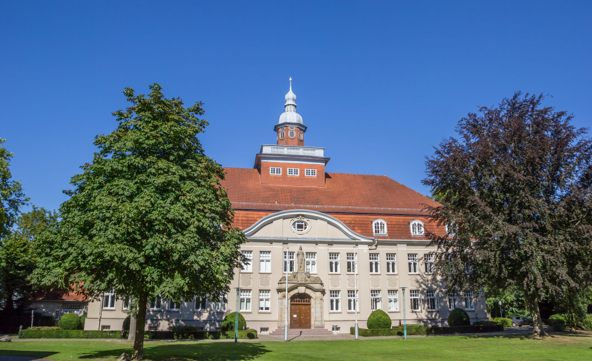 BBRecruiting Personalberatung Cloppenburg entwickelt gemeinsam mit Ihnen ein präzises, auf Ihre Anforderungen zugeschnittenes Suchkonzept, das den Fokus auf Qualifikation, Motivation und auf Qualität legt.