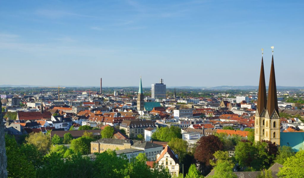 Sie sind auf neues Personal für wichtige Positionen angewiesen und benötigen frischen Wind für Ihre Personalgewinnung? Als erfahrene Personalberatung aus Bielefeld sind wir gerne für Sie da.
