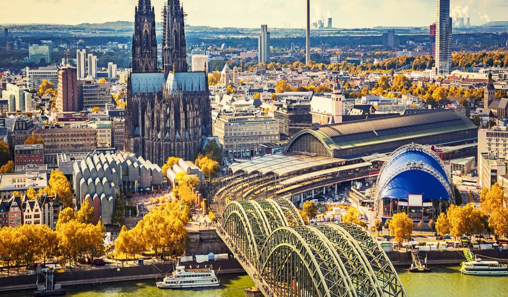 Dies trägt zu einer deutlich höheren Reichweite unseres Netzwerks bei und lässt Sie in jeder Region starke Experten finden. Kontaktieren Sie uns als Personalberatung in Köln gerne für weitere Details.